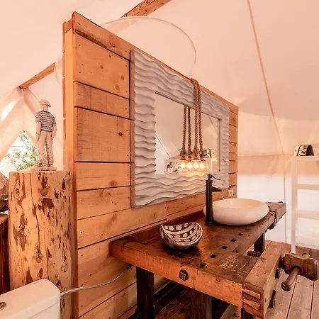 Cachée - Glamping Vrboska